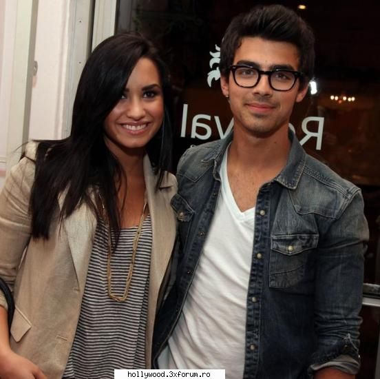 news - Demi Lovato and Joe Jonas: Spotted, Adroable - Demi Lovato